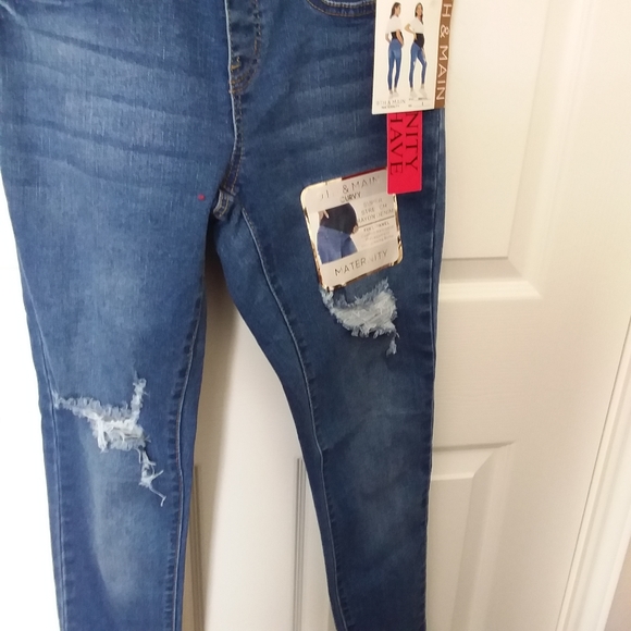 9th & Main Maternity Jeans - Picture 3 of 5